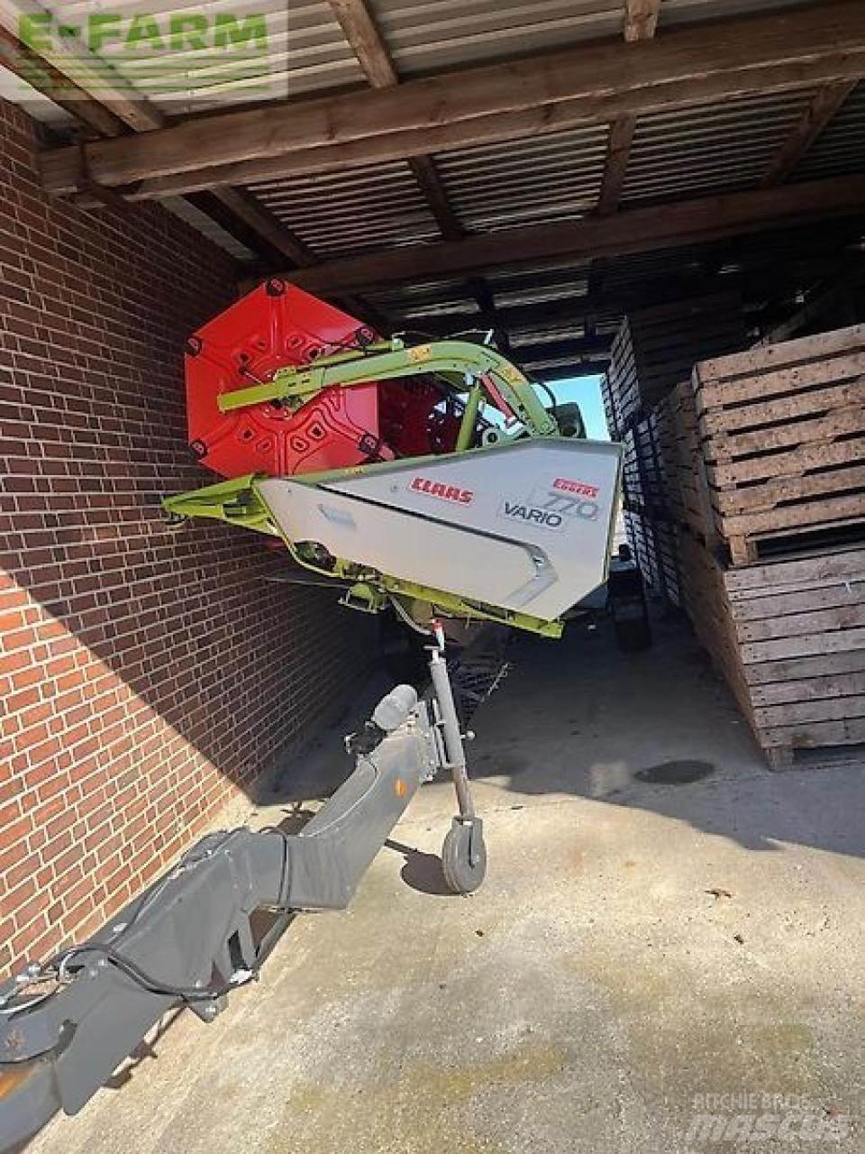 CLAAS trion 730 Kombinované zberacie stroje