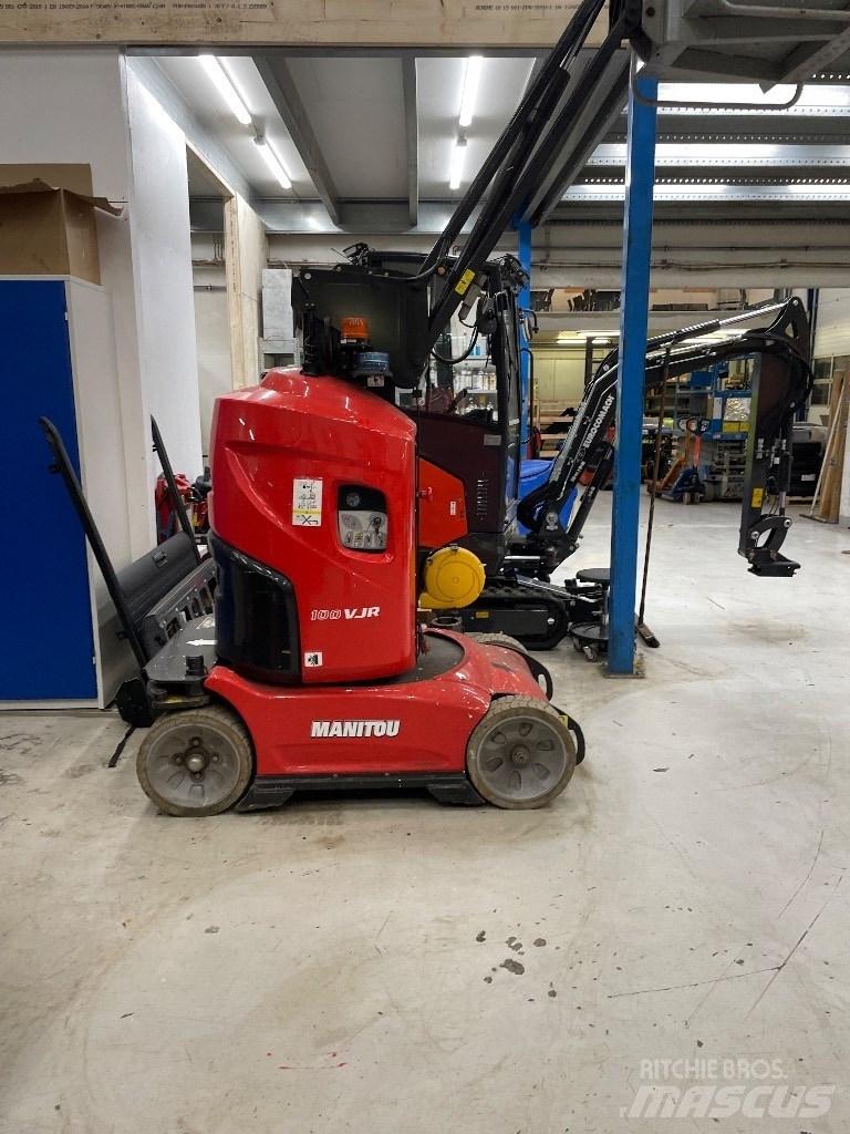 Manitou 100 VJR Vertikálne stĺpové výťahy