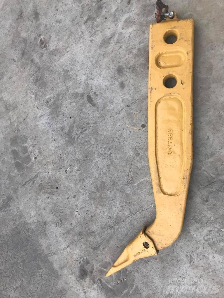 Komatsu D65 Shank Rozrývače