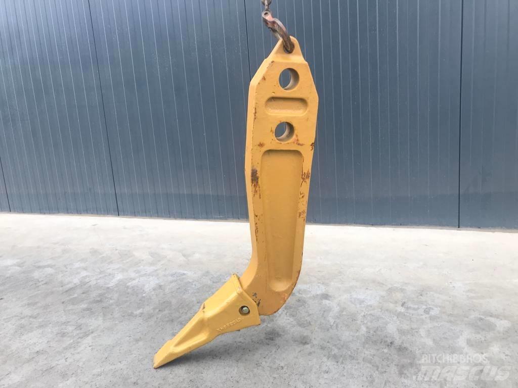 Komatsu D65 Shank Rozrývače