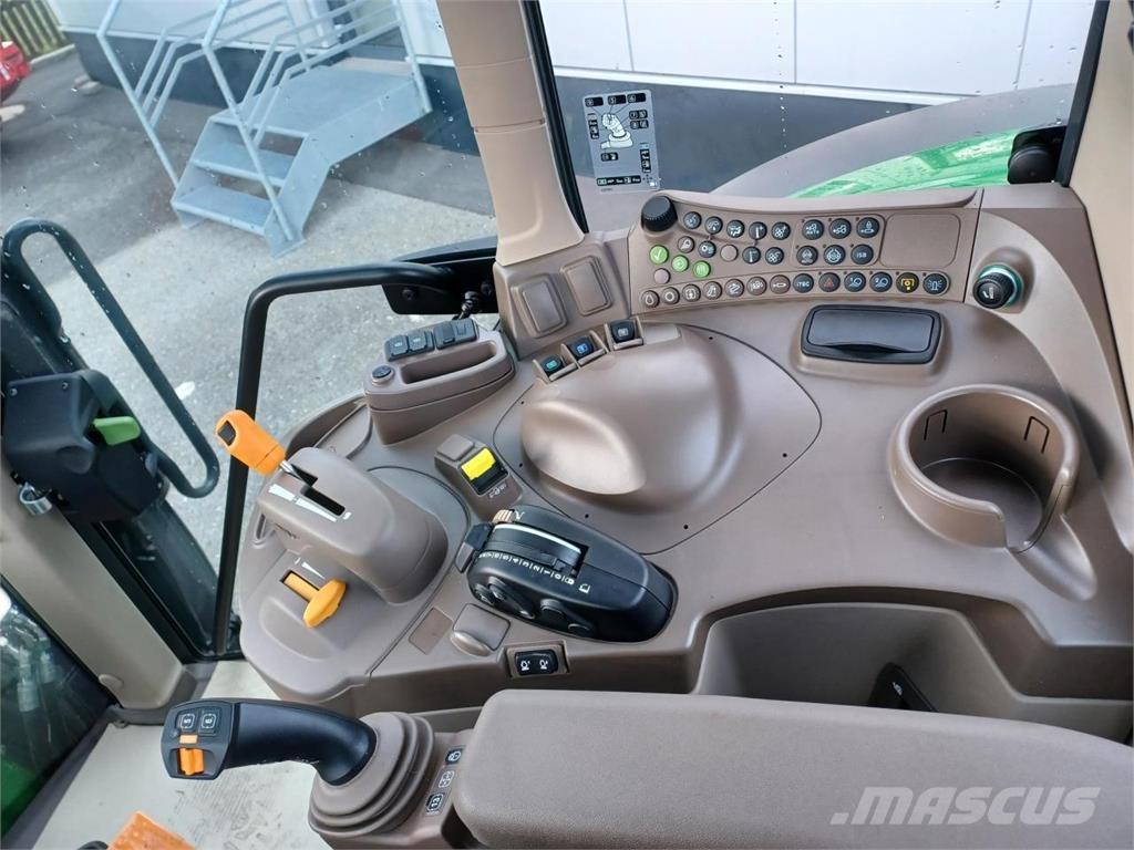 John Deere 6120M Traktory