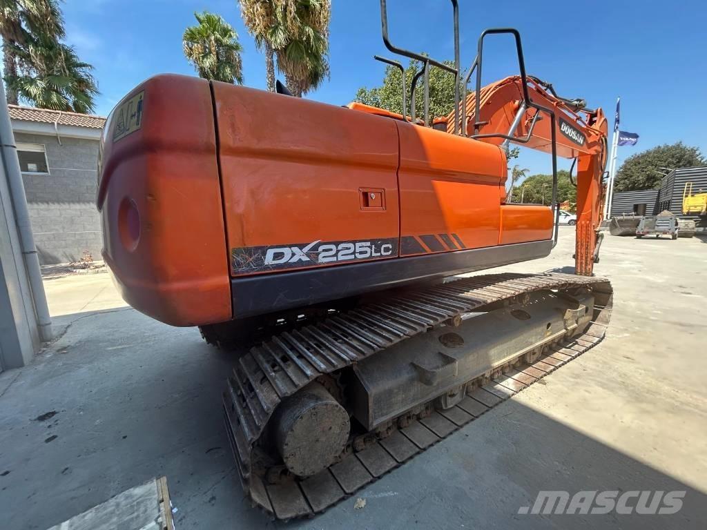Doosan DX 225 Pásové rýpadlá