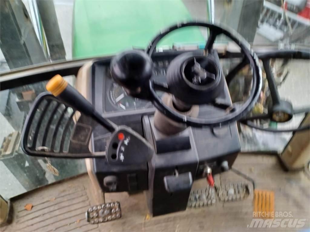 John Deere 6110SE Lesné traktory