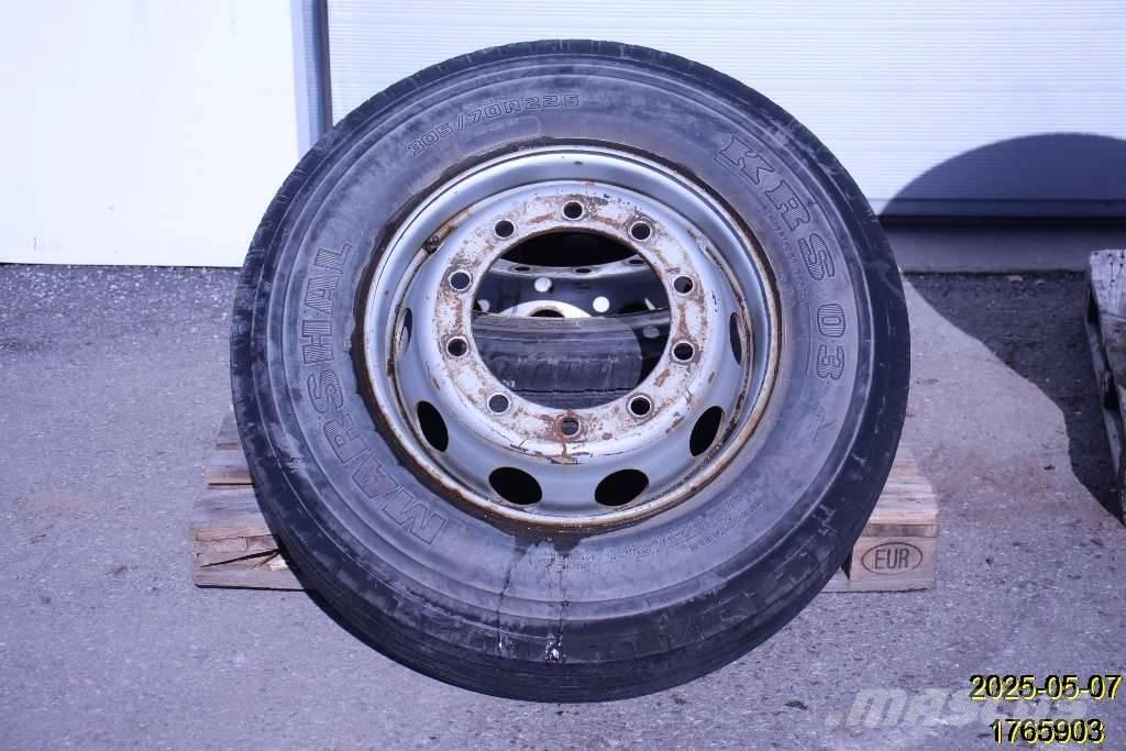  Marshal KRS 03 Pneumatiky, kolesá a ráfiky