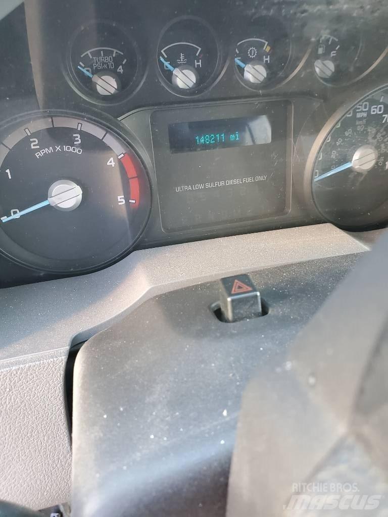 Ford F 550 SD Plošinové nákladné automobily/nákladné automobily so sklápacími bočnicami