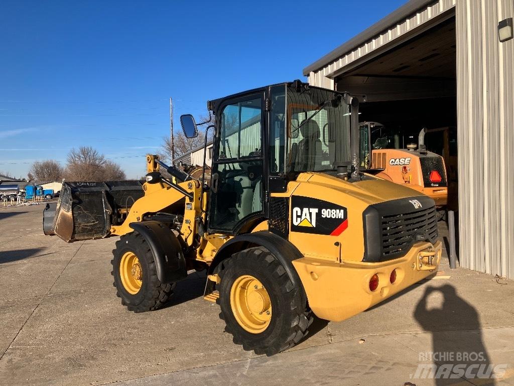 CAT 908m Kolesové nakladače