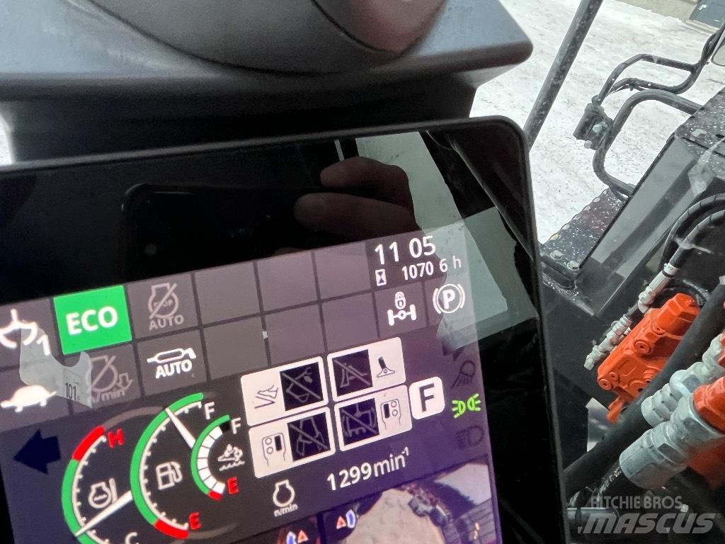 Hitachi ZX 135 W-7 Kolesové rýpadlá
