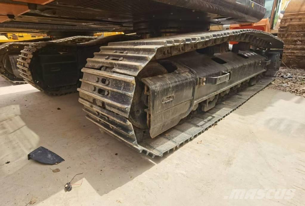 Hitachi ZX 210 Pásové rýpadlá