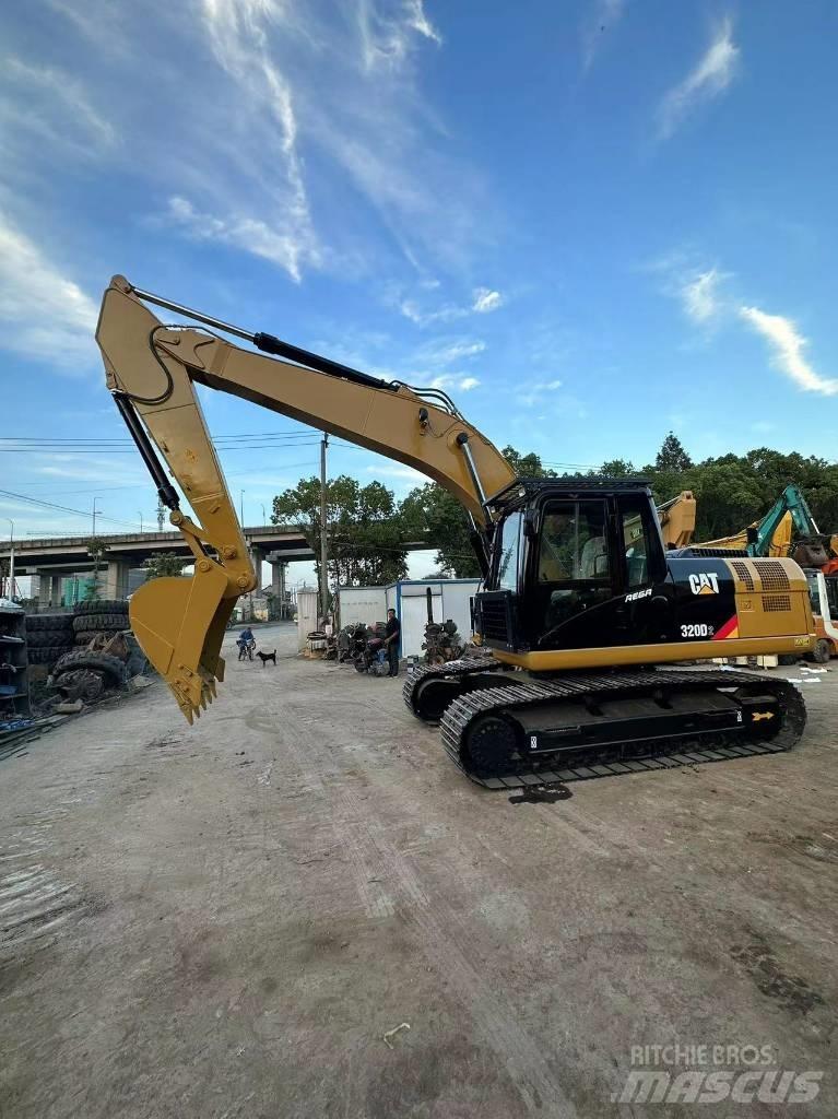 CAT 320D2 Pásové rýpadlá