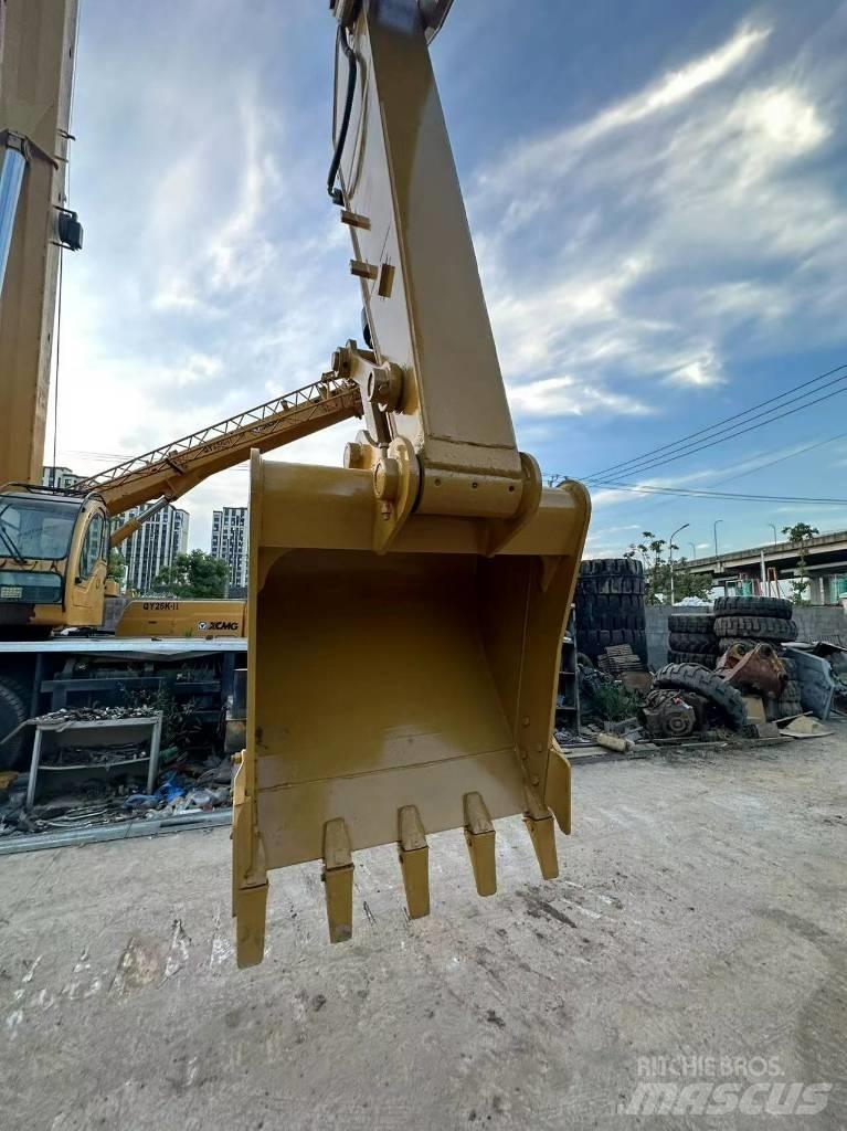 CAT 320D2 Pásové rýpadlá