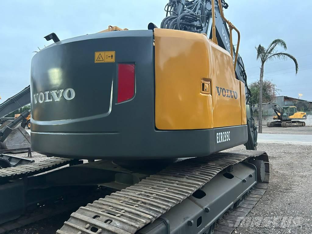 Volvo ECR 235 Pásové rýpadlá