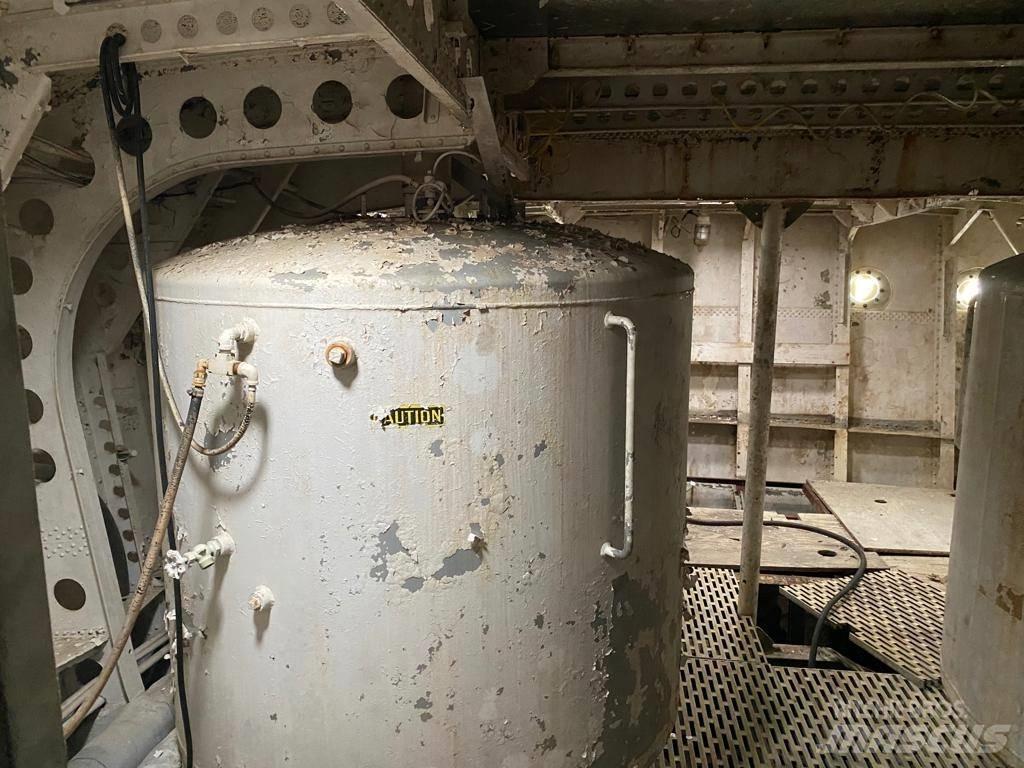  Defense PT8 Pracovné lode, bárky a pontóny