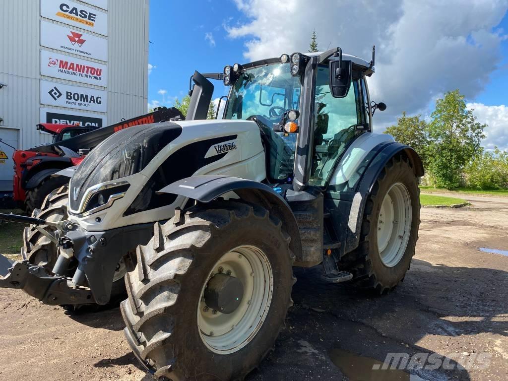 Valtra T 235 Traktory