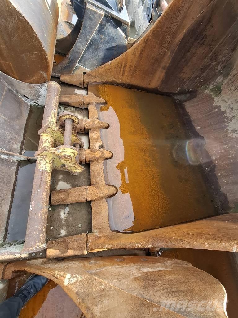 Komatsu PC 700 LC-11 Pásové rýpadlá