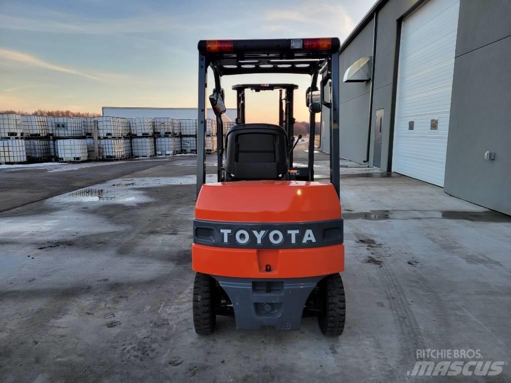 Toyota 8FB25 Akumulátorové vozíky