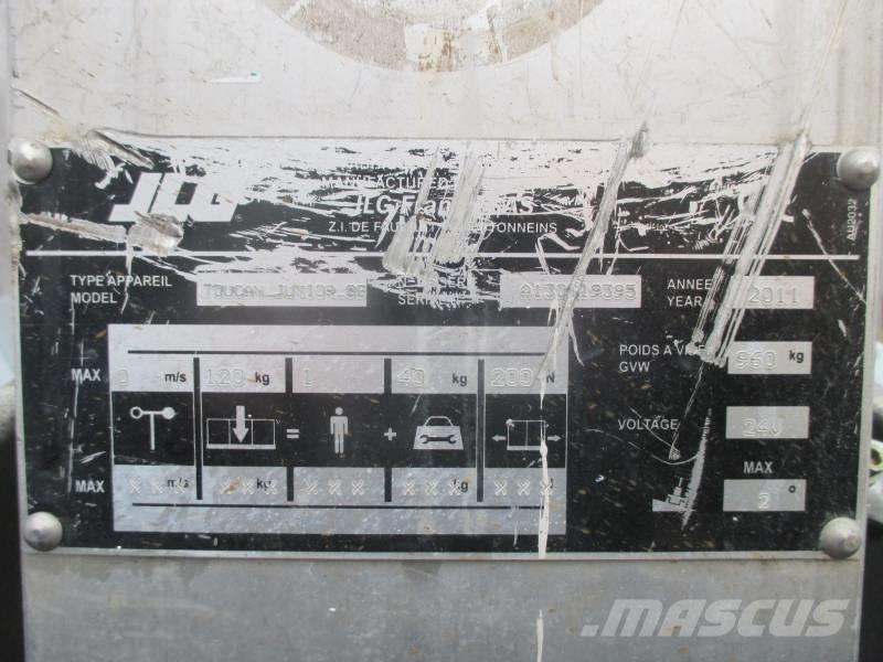 JLG Toucan Junior 8 Vertikálne stĺpové výťahy