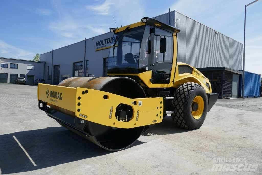 Bomag BW 213 D-5 Pôdne kompaktory