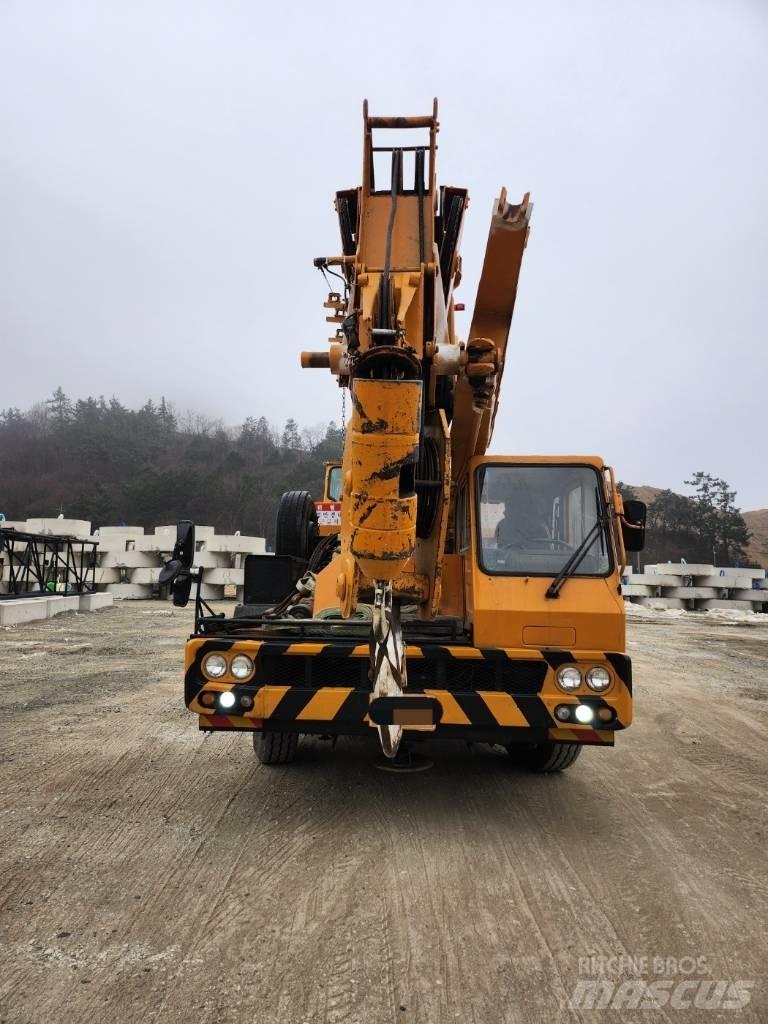 Hyundai HC 50 Univerzálne terénne žeriavy