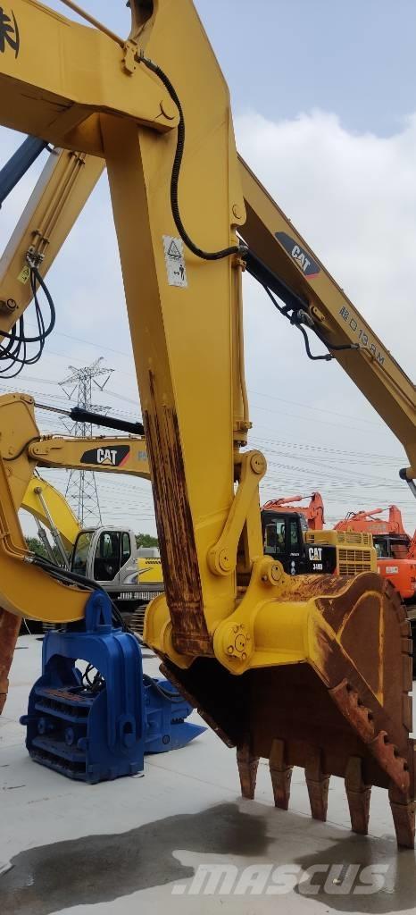 Komatsu PC 450 LC-7 Pásové rýpadlá