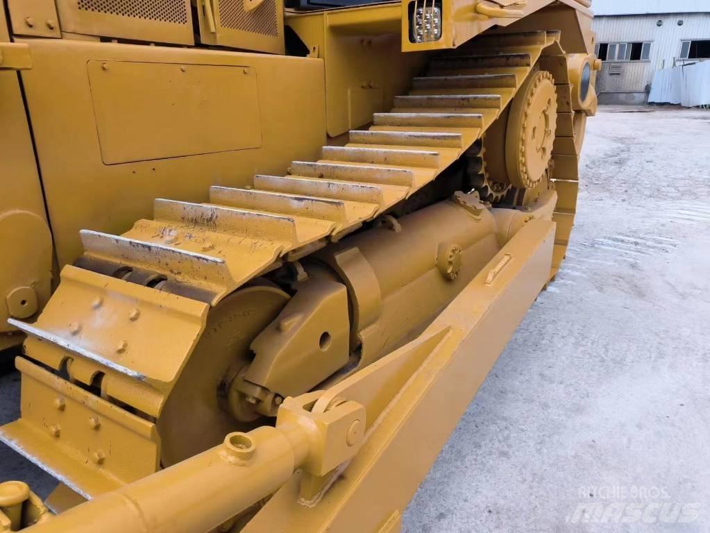 CAT D 8 R Pásové dozéry