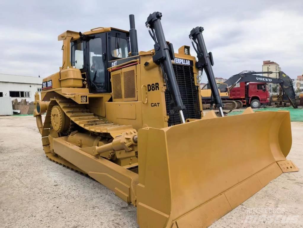 CAT D 8 R Pásové dozéry