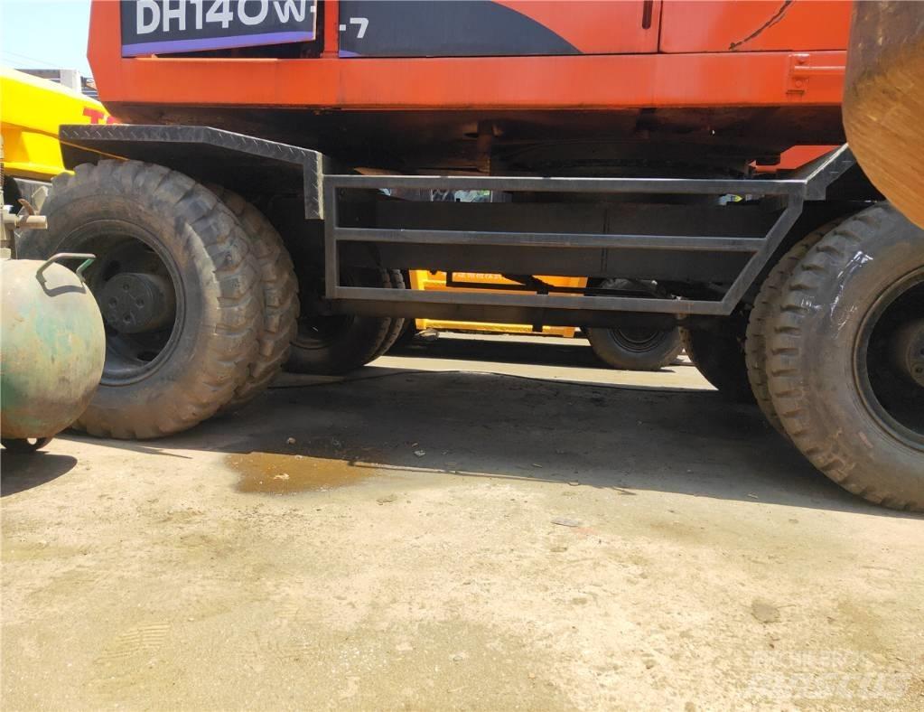 Doosan 140 W Kolesové rýpadlá
