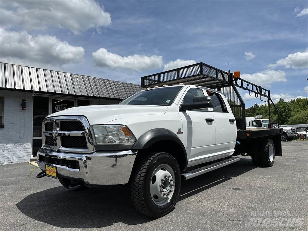 RAM 5500 Plošinové nákladné automobily/nákladné automobily so sklápacími bočnicami