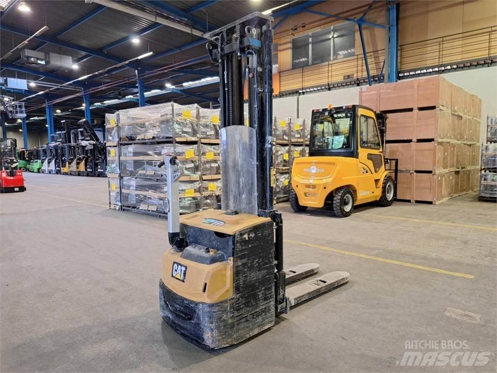 CAT NSP16N2 Ručne vedené vysokozdvižné vozíky