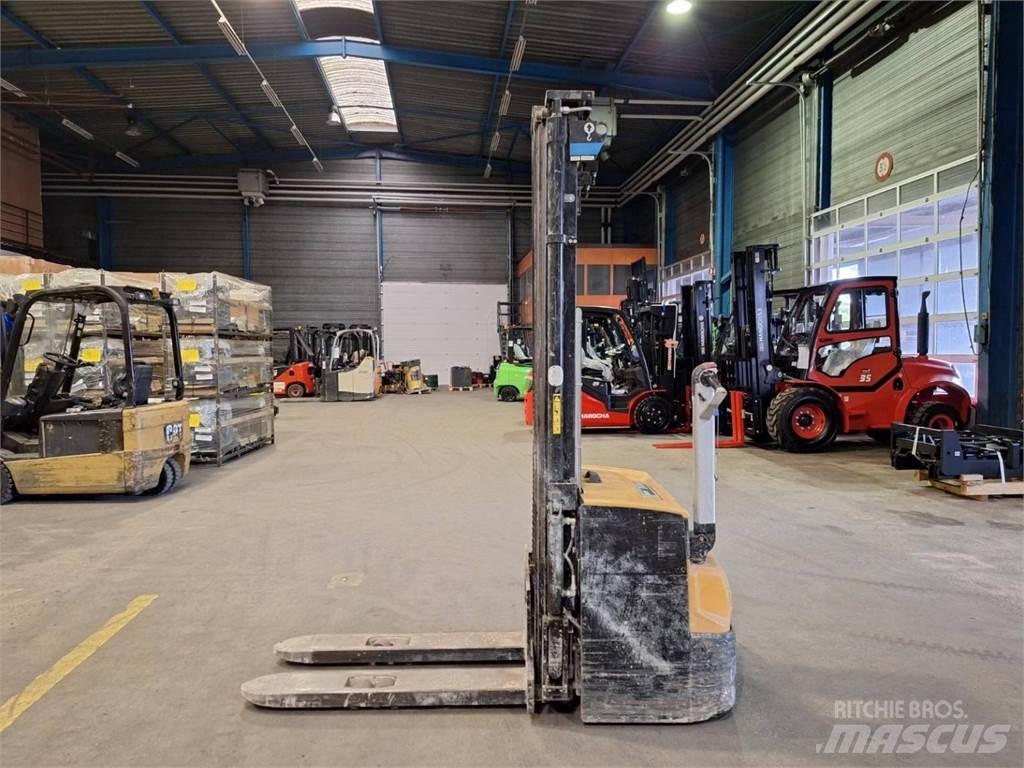 CAT NSP16N2 Ručne vedené vysokozdvižné vozíky
