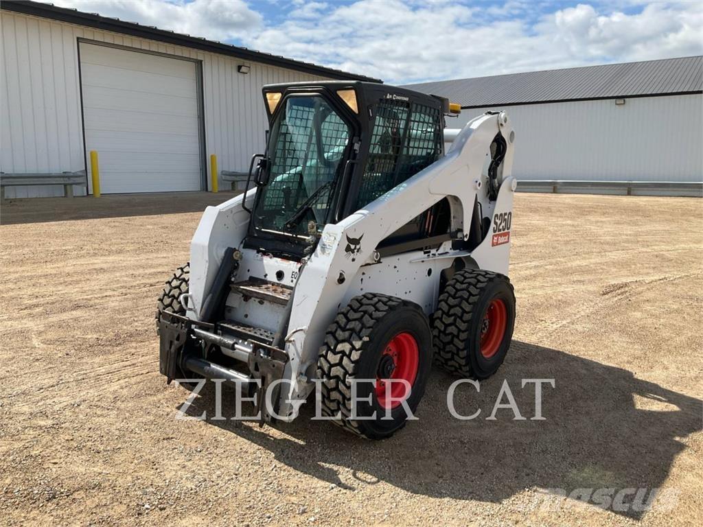 Bobcat S250 Šmykom riadené nakladače