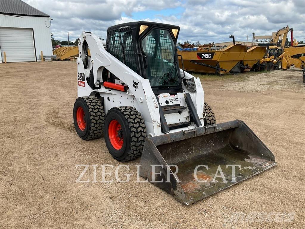 Bobcat S250 Šmykom riadené nakladače