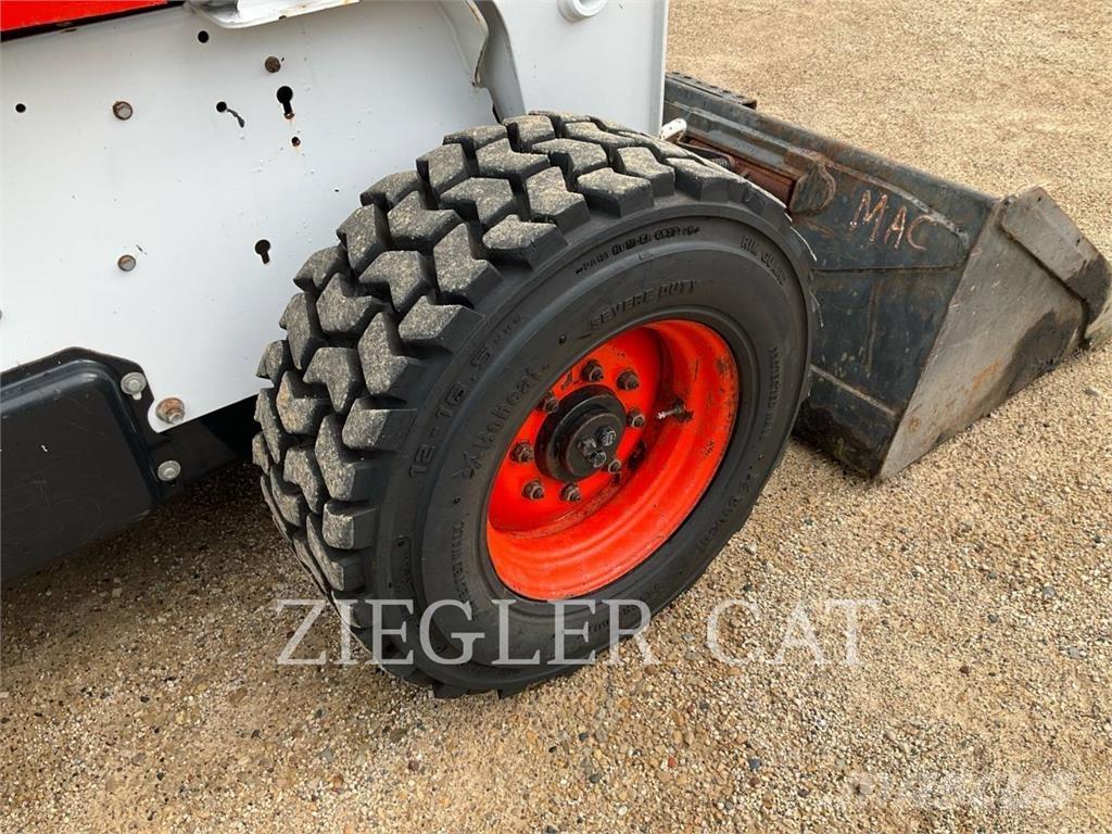 Bobcat S250 Šmykom riadené nakladače