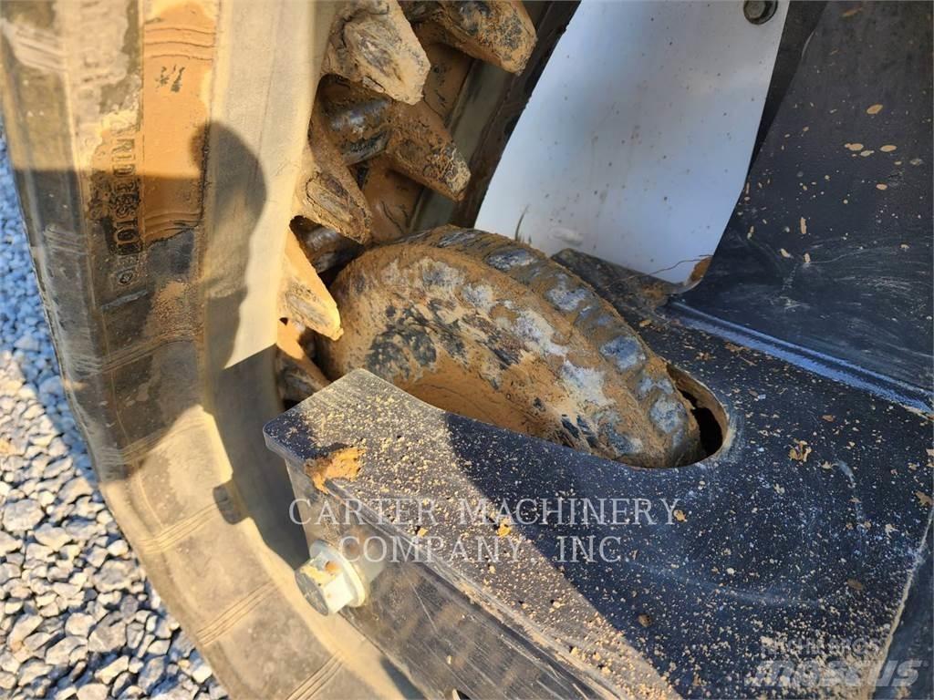 Bobcat T66 Šmykom riadené nakladače