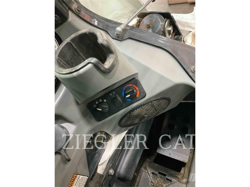 Bobcat T870 Pásové nakladače