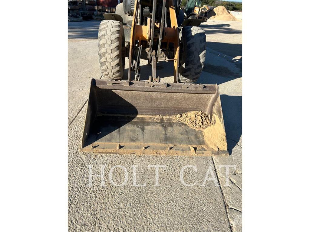 CASE 321F Kolesové nakladače