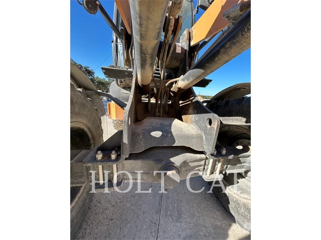 CASE 321F Kolesové nakladače