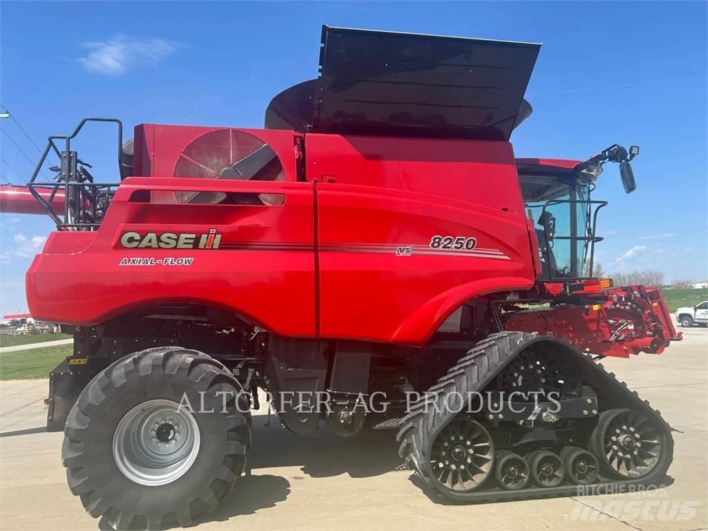Case IH 8250 Kombinované zberacie stroje