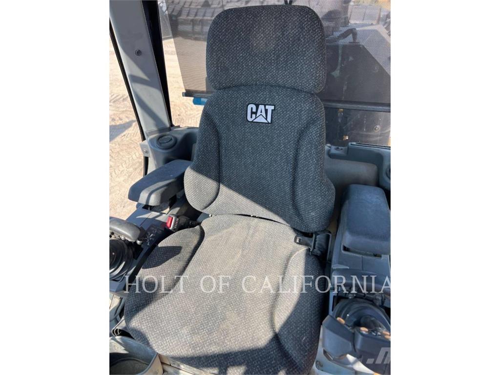 CAT 14-JOYSTICK Grejdery