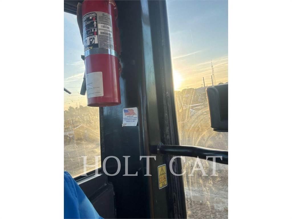 CAT 140 AWD Grejdery