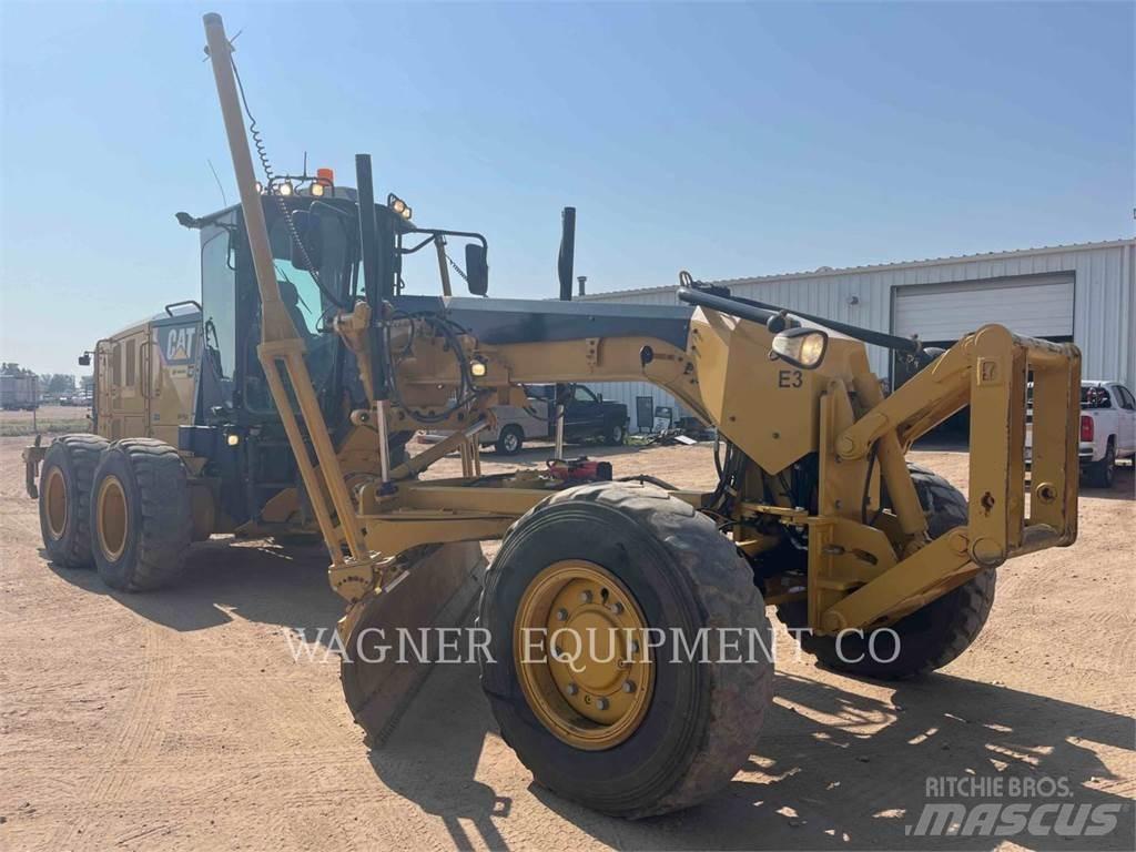 CAT 140M2 AWD Grejdery