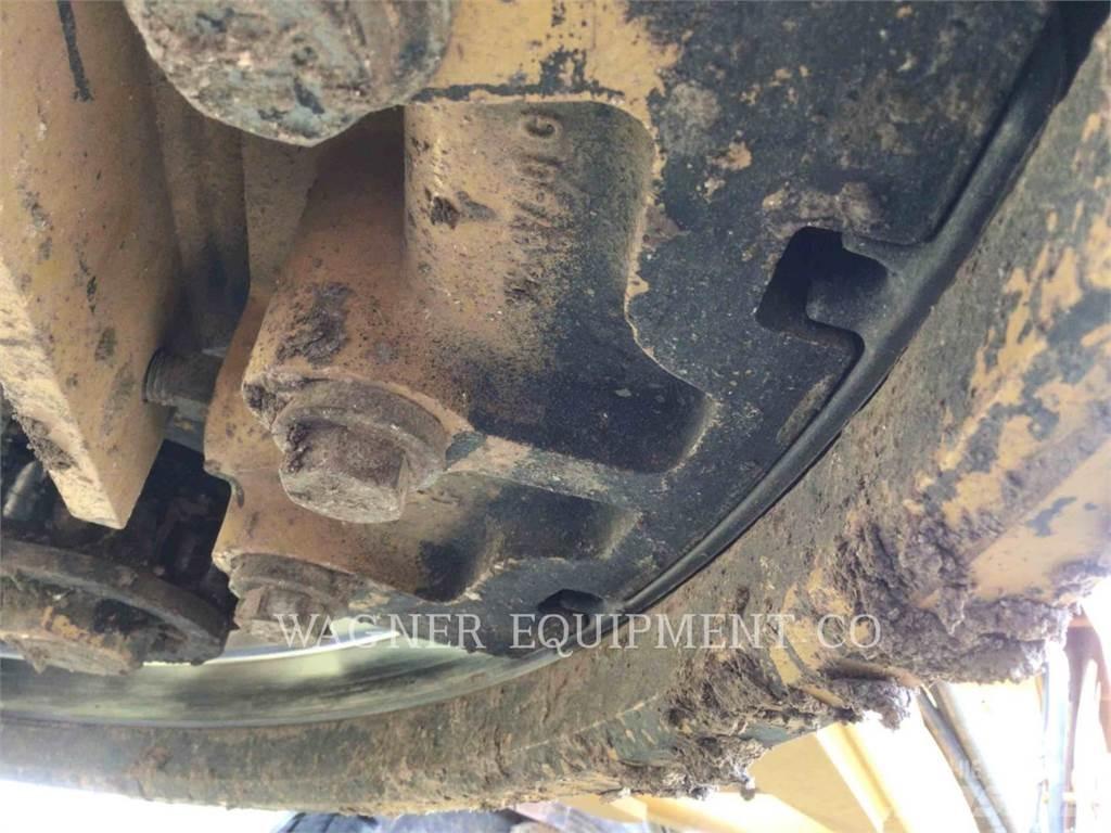 CAT 140M2 AWD Grejdery
