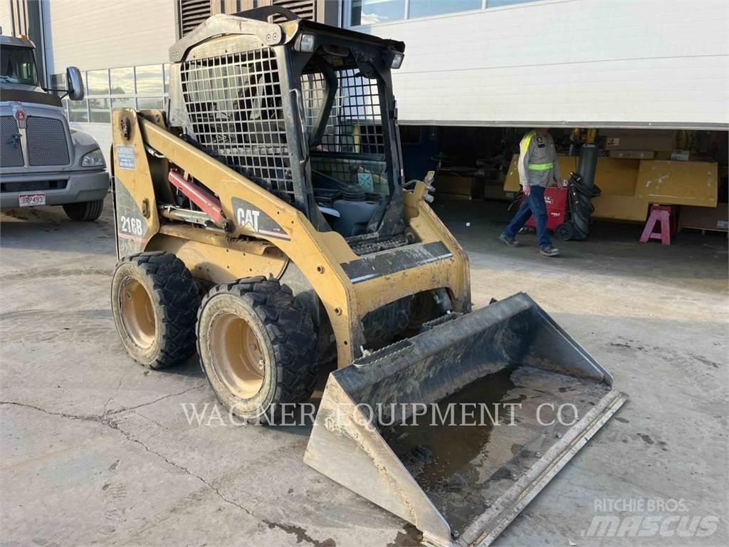 CAT 216B Šmykom riadené nakladače