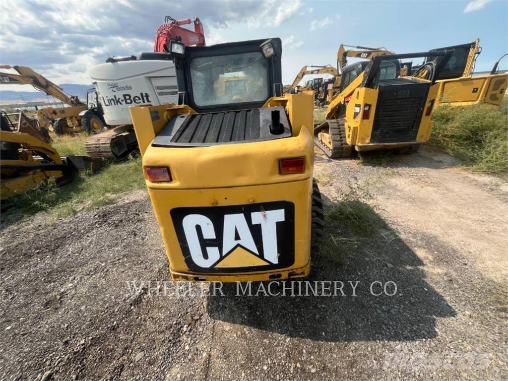 CAT 226B3 C3 Šmykom riadené nakladače