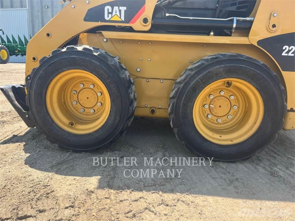 CAT 226B3 C3S2 Šmykom riadené nakladače