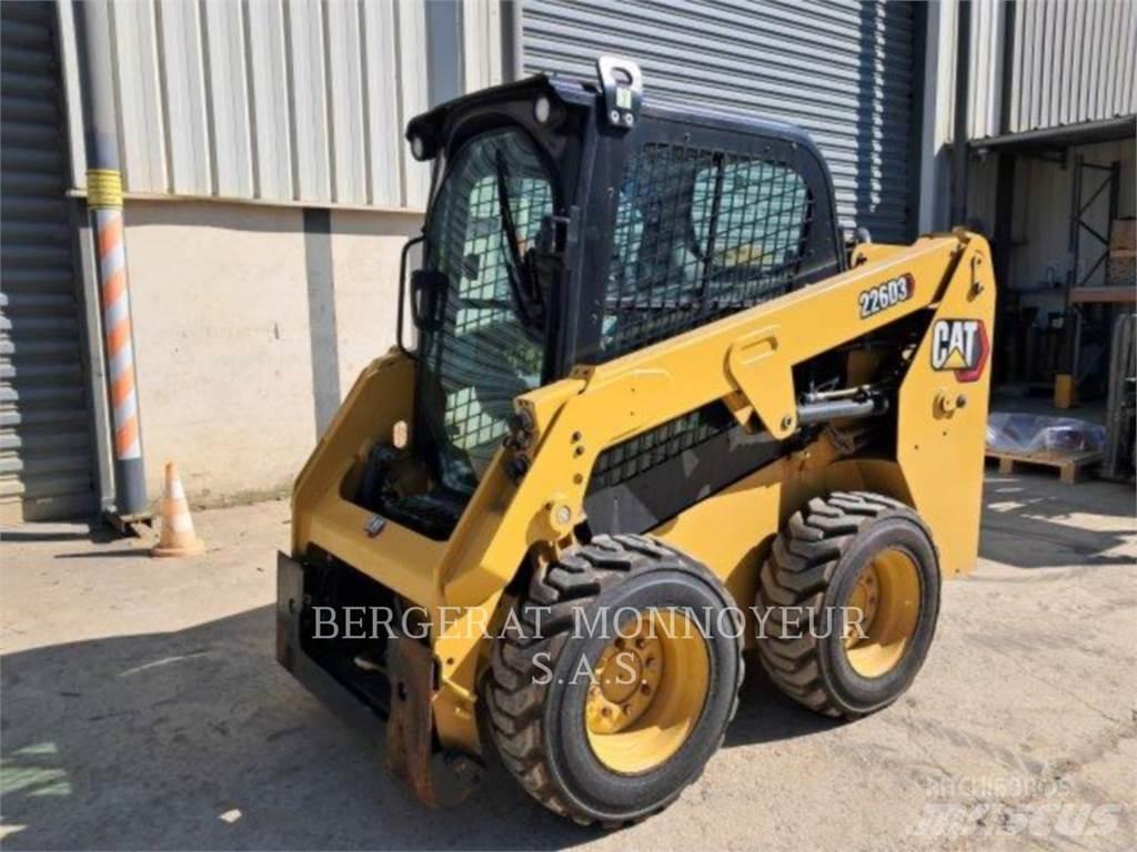 CAT 226D3 Šmykom riadené nakladače