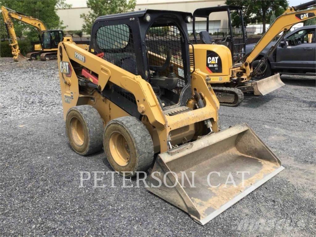 CAT 226D3 Šmykom riadené nakladače