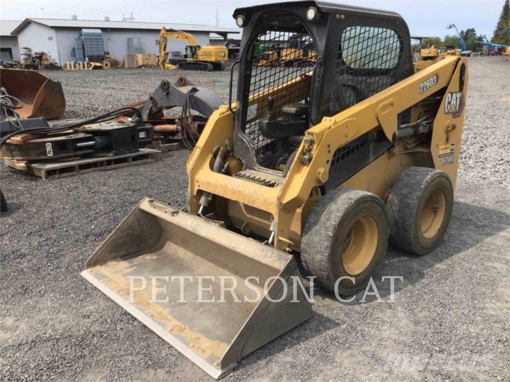 CAT 226D3 Šmykom riadené nakladače