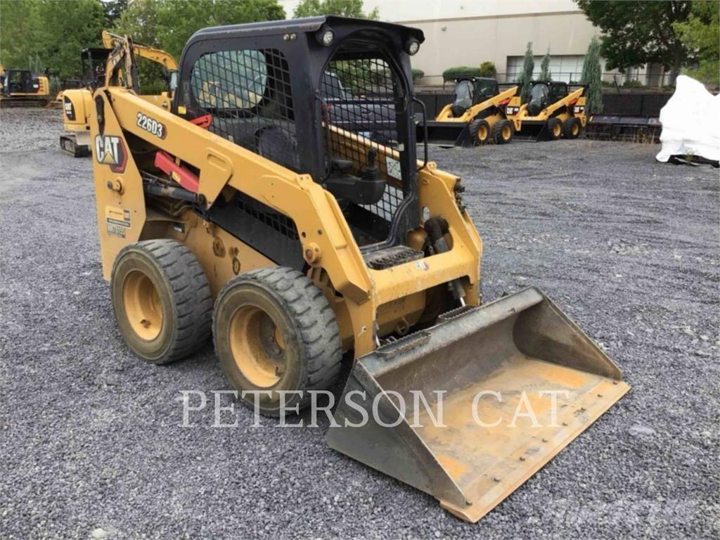 CAT 226D3 Šmykom riadené nakladače