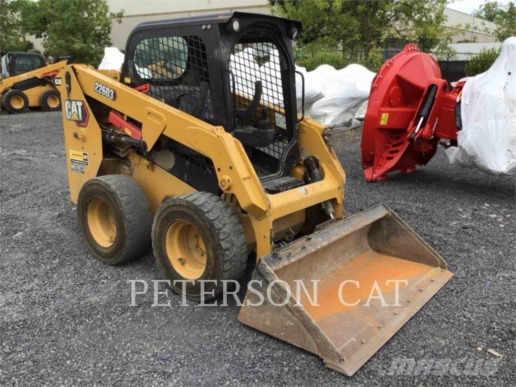 CAT 226D3 Šmykom riadené nakladače