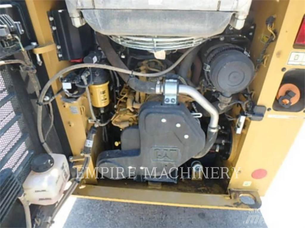 CAT 226D3 Šmykom riadené nakladače